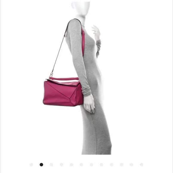 LOEWE Calfskin Leather Shoulder Crossbody Med Puzzle Bag in Fuchsia Pink Gold - Picture 2 of 12
